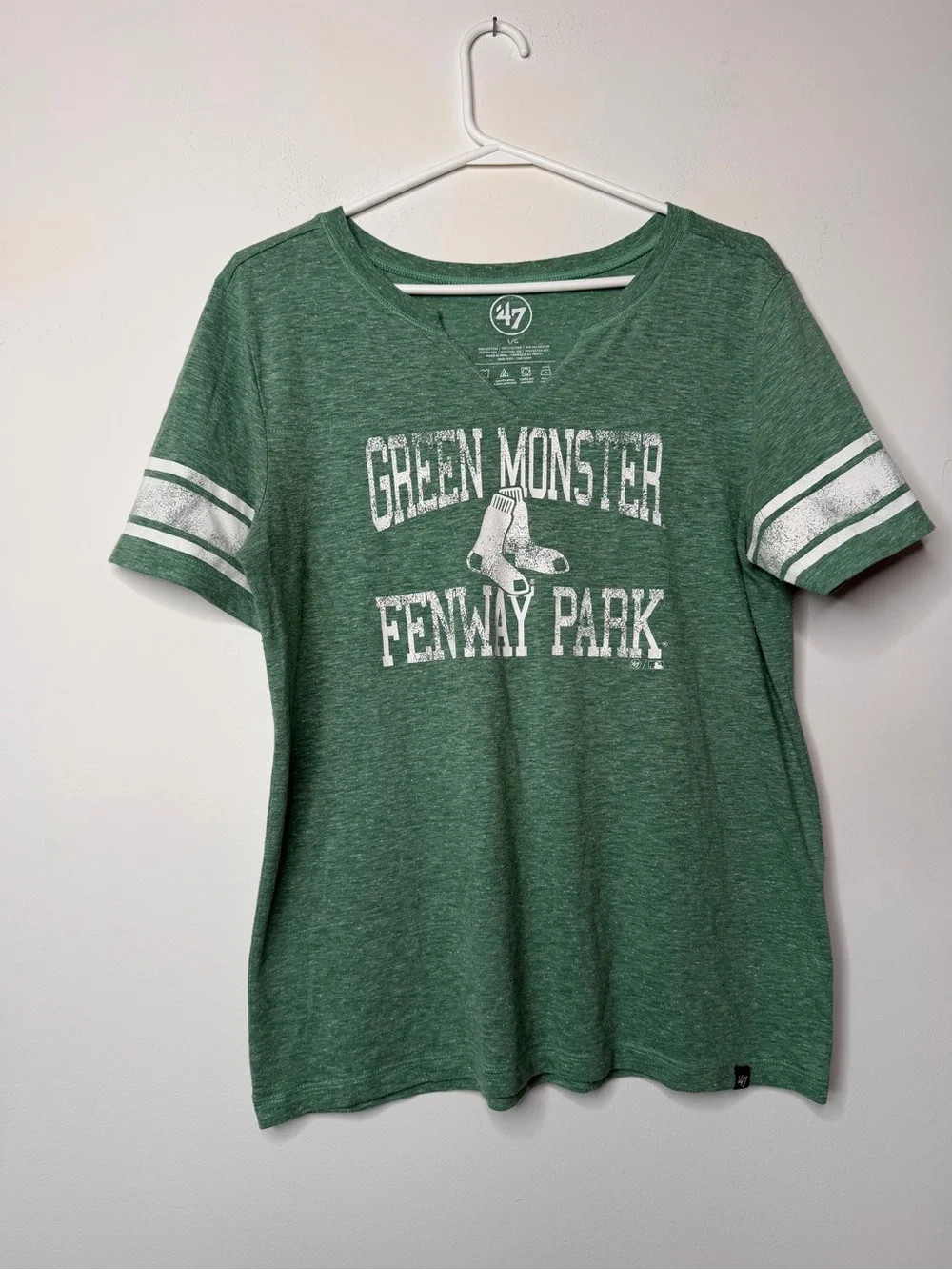‘47 Boston Red Sox Green Monster Fenway Park V-Neck Tee Women’s Large - Picture 4 of 7